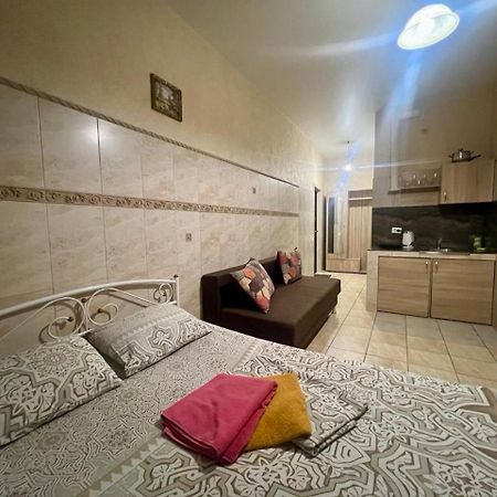 Studio Apartment Metro Pechersk Kiev Ngoại thất bức ảnh
